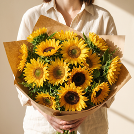 Mazzo di 25 girasoli con carta kraft — Emozioni Fiori Torino