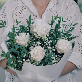 Bouquet con Rose Bianche e Gypsophila | Consegna a Torino Emozioni