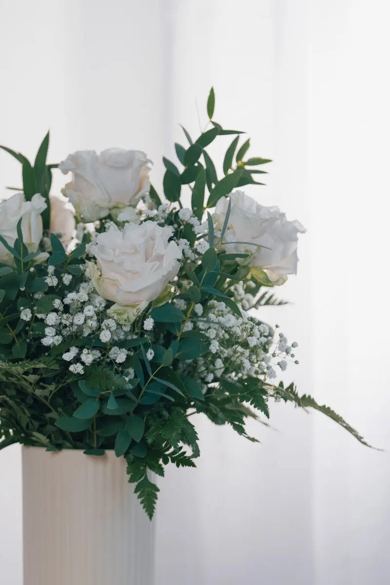 Bouquet con Rose Bianche e Gypsophila | Consegna a Torino Emozioni
