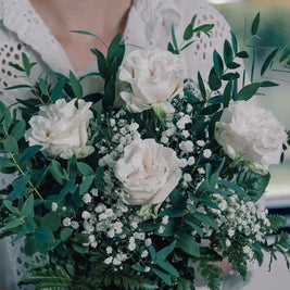 Bouquet con Rose Bianche e Gypsophila | Consegna a Torino Emozioni