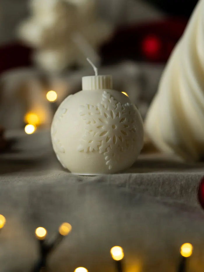 Candela Palla di Natale in Cera di Soia - fatto a mano e Decorativa Emozioni