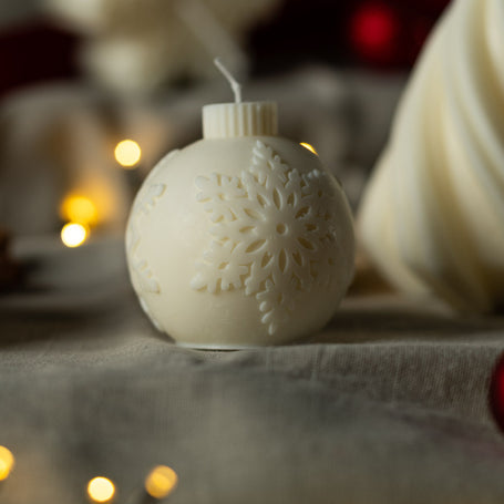 Candela Palla di Natale in Cera di Soia – Artigianale e Decorativa