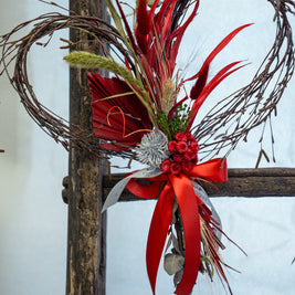 Cuore di Fiori Secchi Rossi | Elegante Decorazione Artigianale